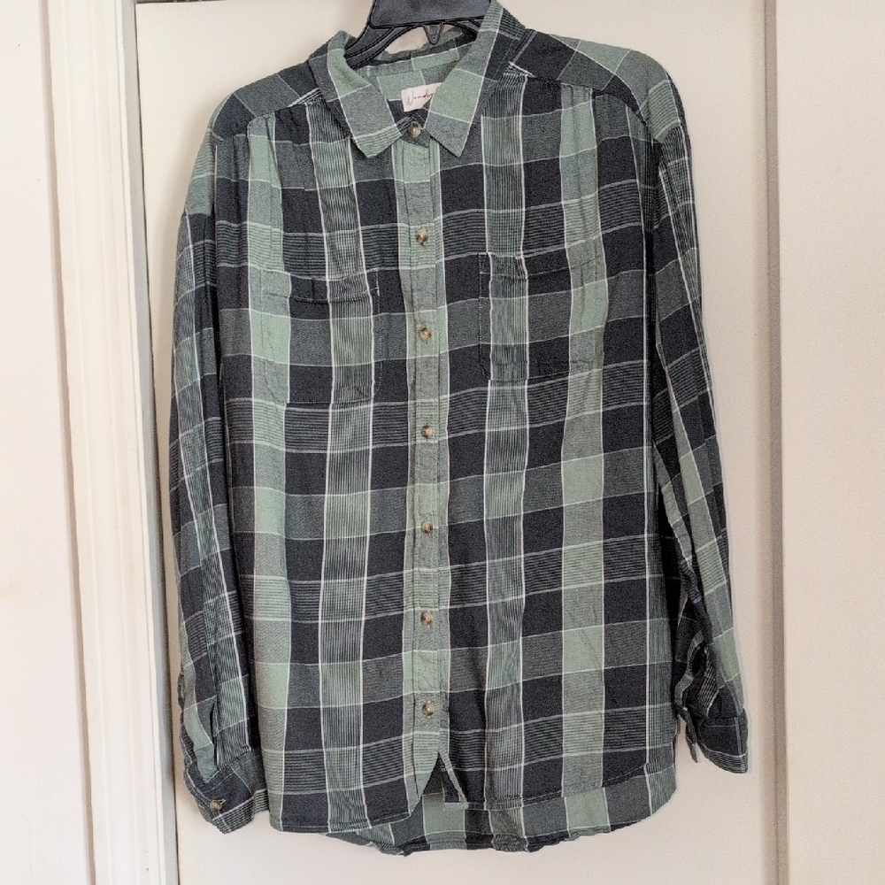 *Wonderly Ladies Casual Green and Black Plaid Button down Shirt Size Large